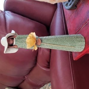 Pottery in form of Women